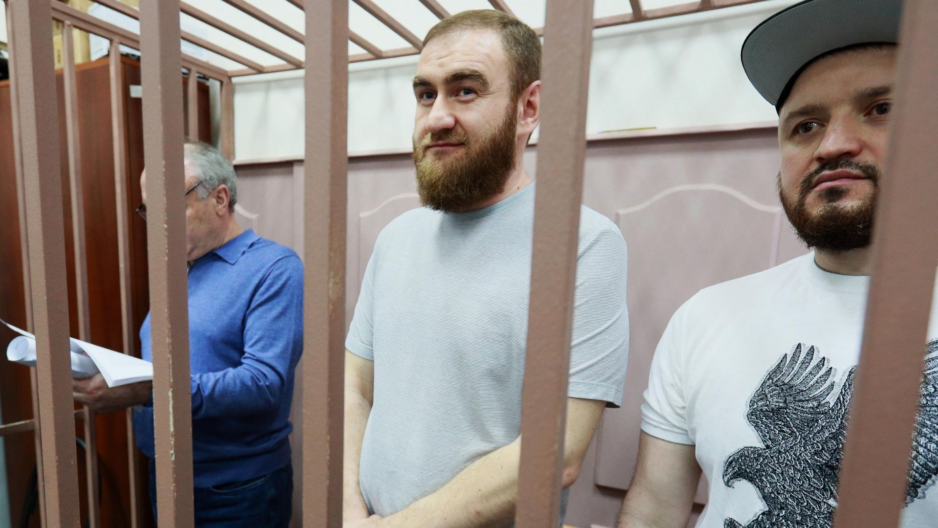 Советник генерального директора Газпром межрегионгаз Рауль Арашуков, бывший сенатор от Карачаево-Черкесии Рауф Арашуков, генеральный директор ООО Газпром межрегионгаз Астрахань Руслан Арашуков, обвиняемые в мошенничестве, в Басманном суде города Москвы. 27 июня 2019 Советник генерального директора Газпром межрегионгаз Рауль Арашуков, бывший сенатор от Карачаево-Черкесии Рауф Арашуков, генеральный директор ООО Газпром межрегионгаз Астрахань Руслан Арашуков, обвиняемые в мошенничестве, в Басманном суде города Москвы. 27 июня 2019 - РИА Новости, 1920, 19.11.2021