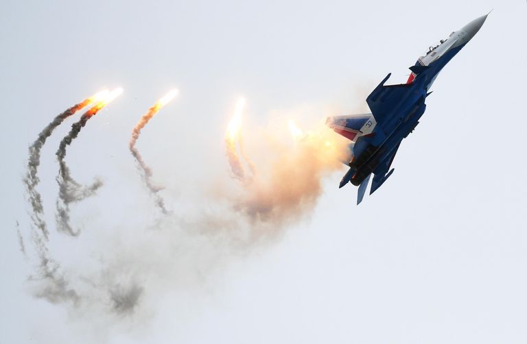 Самолет Су-30СМ пилотажной группы Русские витязи на Международном военно-техническом форуме Армия-2019 Самолет Су-30СМ пилотажной группы Русские витязи на Международном военно-техническом форуме Армия-2019