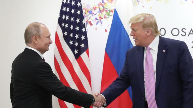 Президент РФ Владимир Путин и президент США Дональд Трамп Президент РФ Владимир Путин и президент США Дональд Трамп