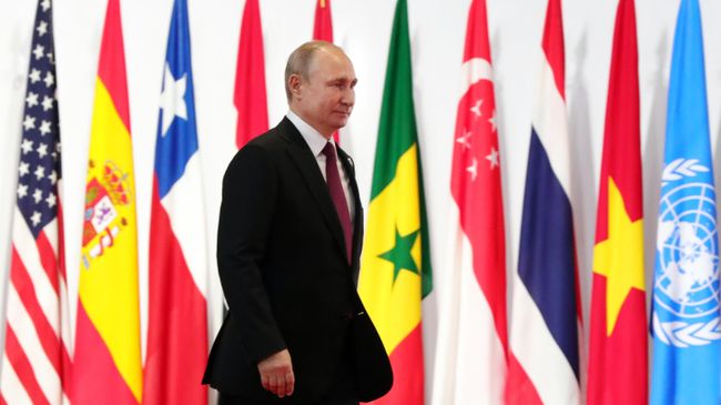 Президент России Владимир Путин на полях саммита Группы двадцати в Осаке. 28 июня 2019 года