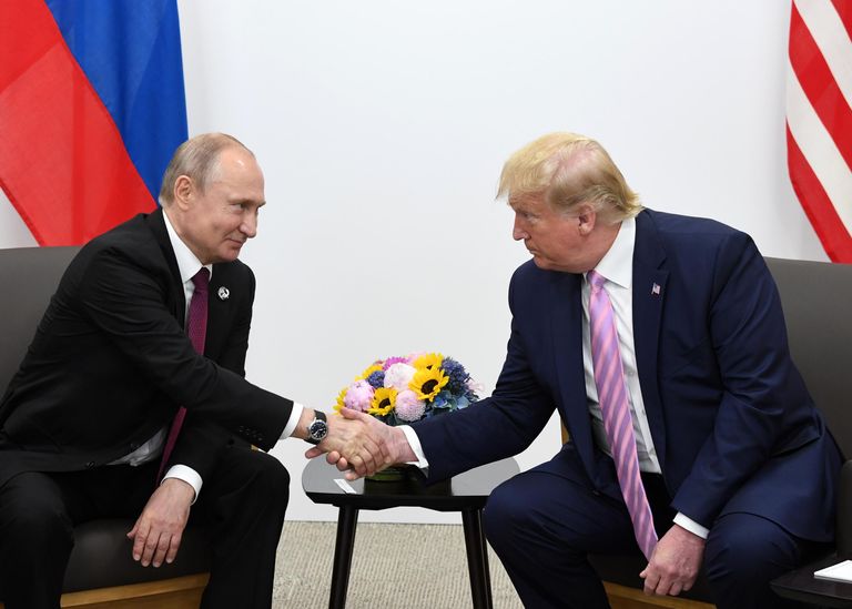 Президент России Владимир Путин и президент США Дональд Трамп Президент России Владимир Путин и президент США Дональд Трамп