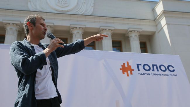 Лидер партии Голос и рок-группы Океан Эльзы Святослав Вакарчук Лидер партии Голос и рок-группы Океан Эльзы Святослав Вакарчук
