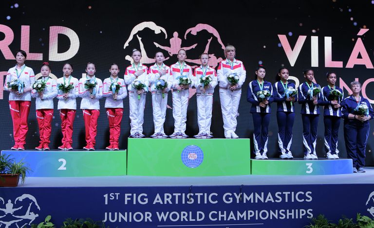 Церемония награждения на юниорском чемпионате мира по спортивной гимнастике Церемония награждения на юниорском чемпионате мира по спортивной гимнастике