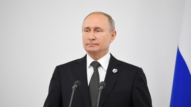 Президент РФ Владимир Путин на пресс-конференции по итогам саммита Группы двадцати Президент РФ Владимир Путин на пресс-конференции по итогам саммита Группы двадцати