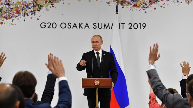 Президент РФ Владимир Путин на пресс-конференции по итогам саммита Группы двадцати Президент РФ Владимир Путин на пресс-конференции по итогам саммита Группы двадцати