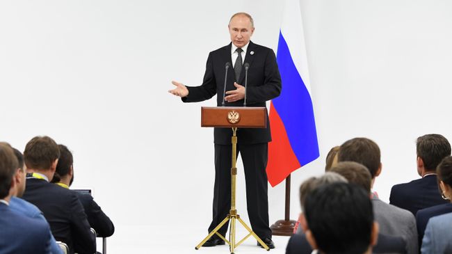 Президент РФ Владимир Путин на пресс-конференции по итогам саммита Группы двадцати Президент РФ Владимир Путин на пресс-конференции по итогам саммита Группы двадцати