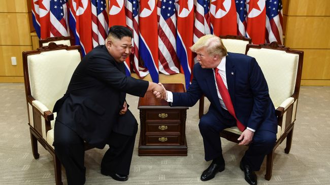 Дональд Трамп и Ким Чен Ын Дональд Трамп и Ким Чен Ын