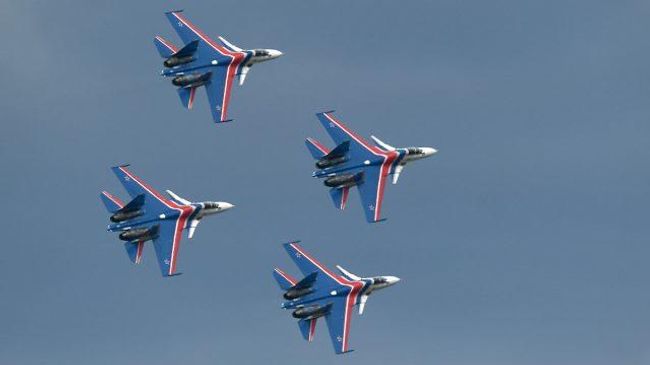 Стрижи и Русские Витязи показали фигуры высшего пилотажа Стрижи и Русские Витязи показали фигуры высшего пилотажа