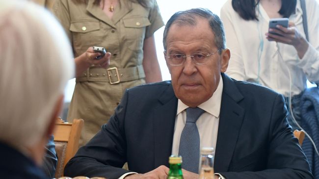 Министр иностранных дел РФ Сергей Лавров во время встречи со спецпредставителем генсека ООН по Йемену Мартином Гриффитсом в Москве. 1 июля 2019 Министр иностранных дел РФ Сергей Лавров во время встречи со спецпредставителем генсека ООН по Йемену Мартином Гриффитсом в Москве. 1 июля 2019