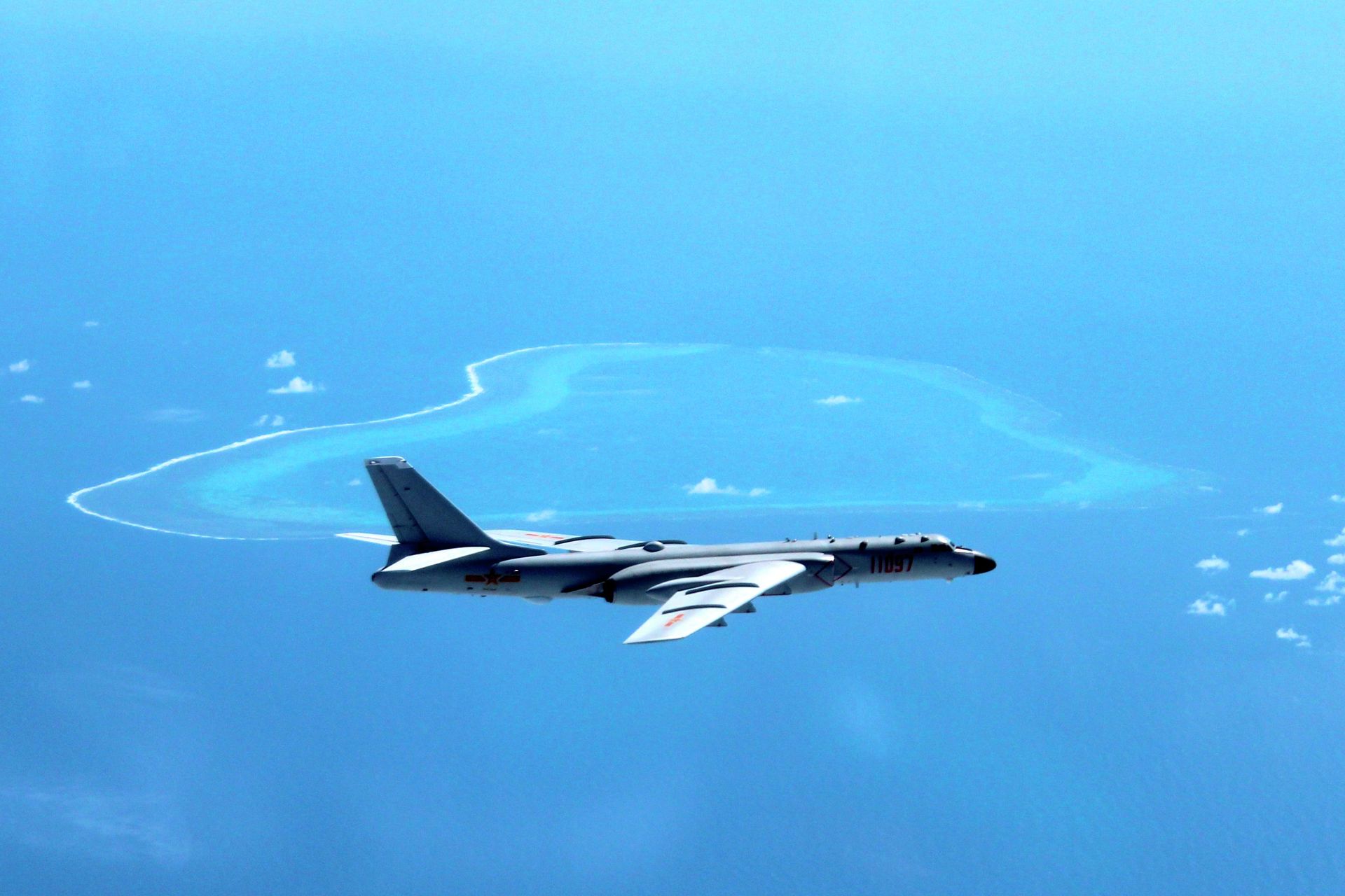 Китайский бомбардировщик Xian H-6K Китайский бомбардировщик Xian H-6K - РИА Новости, 1920, 31.05.2021
