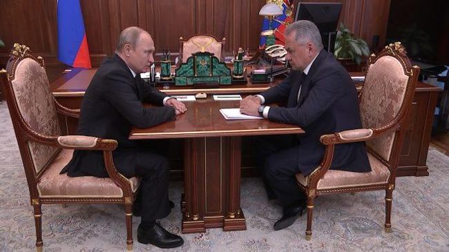 Владимир Путин провел встречу с министром обороны Сергеем Шойгу после гибели 14 моряков Владимир Путин провел встречу с министром обороны Сергеем Шойгу после гибели 14 моряков