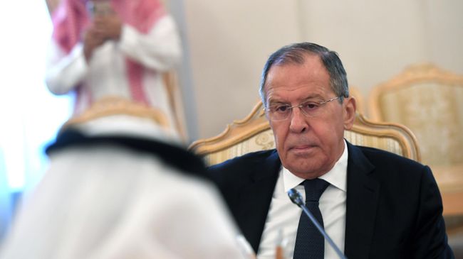 Министр иностранных дел РФ Сергей Лавров во время встречи с генеральным секретарем Организации исламского сотрудничества Юсуфом Аль-Осаимином. 3 июля 2019 Министр иностранных дел РФ Сергей Лавров во время встречи с генеральным секретарем Организации исламского сотрудничества Юсуфом Аль-Осаимином. 3 июля 2019