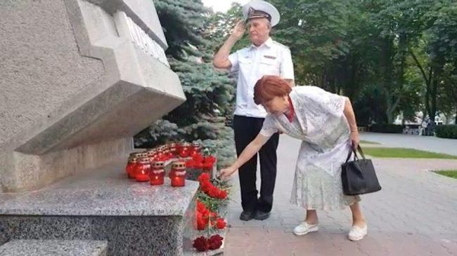 Вечная память: в Севастополе вспомнили погибших моряков-подводников Вечная память: в Севастополе вспомнили погибших моряков-подводников
