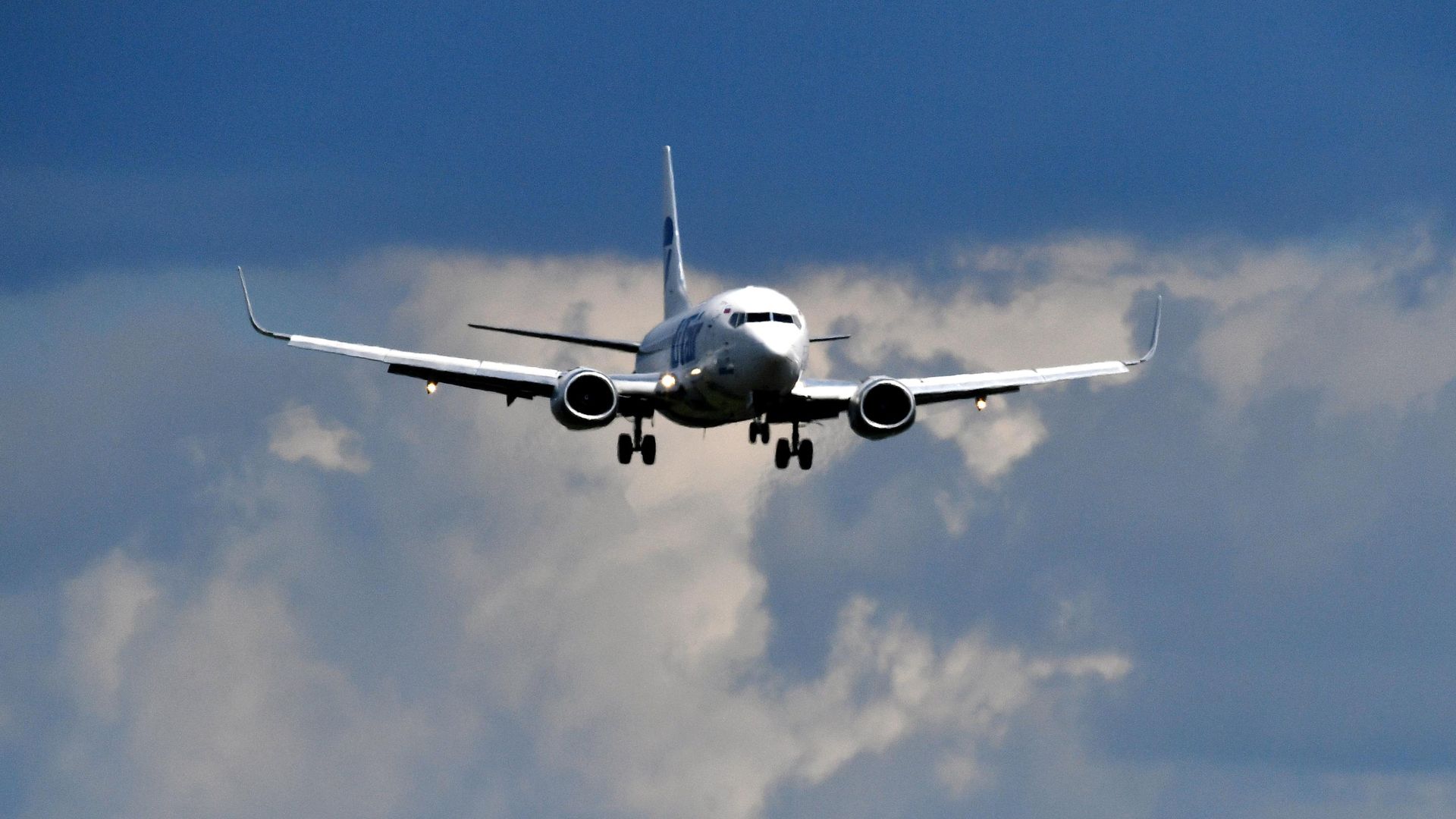 Cамолет Boeing авиакомпании UTair заходит на посадку - РИА Новости, 1920, 23.08.2021