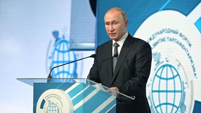 Владимир Путин выступает на втором Международном форуме Развитие парламентаризма. 3 июля 2019 Владимир Путин выступает на втором Международном форуме Развитие парламентаризма. 3 июля 2019