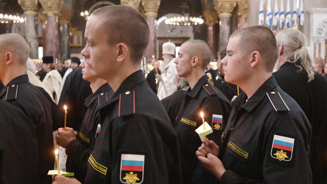 Панихида в Николаевском морском соборе Кронштадта по морякам, погибшим 1 июля при пожаре на глубоководном аппарате Панихида в Николаевском морском соборе Кронштадта по морякам, погибшим 1 июля при пожаре на глубоководном аппарате