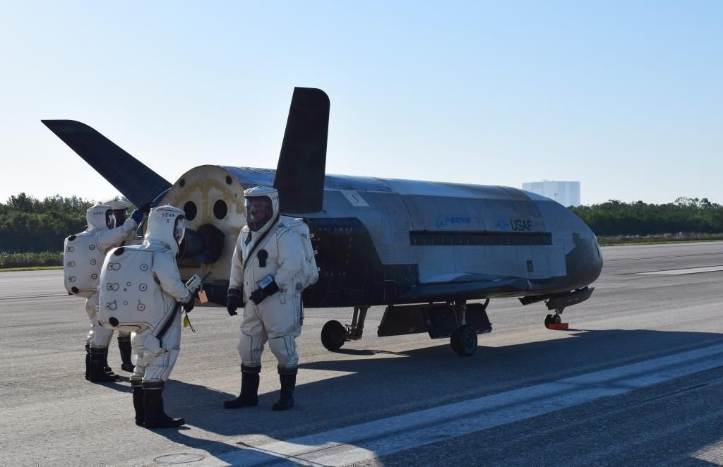 Американский космический беспилотник X-37B Американский космический беспилотник X-37B - РИА Новости, 1920, 23.12.2020