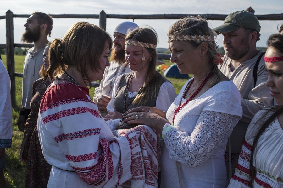Участники празднования Купалы в общине родноверов в Калужской области Участники празднования Купалы в общине родноверов в Калужской области