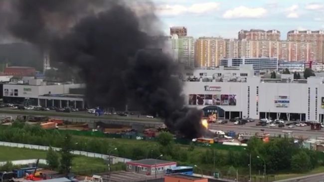 Пожар около ТРЦ Новомосковский