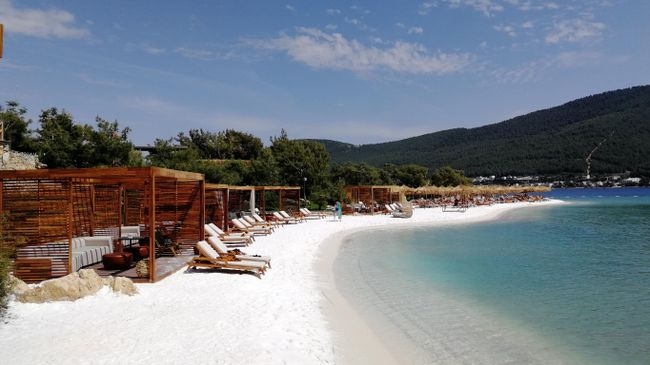 Вид на пляж отеля Lujo Bodrum Вид на пляж отеля Lujo Bodrum