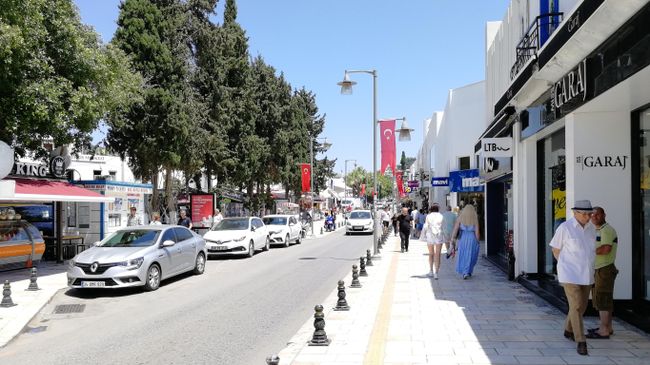 Улица в центре Бодрума Улица в центре Бодрума