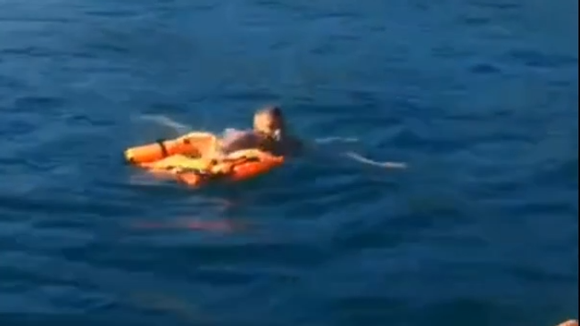 Спасение пассажиров затонувшего в Черном море катера попало на видео Спасение пассажиров затонувшего в Черном море катера попало на видео