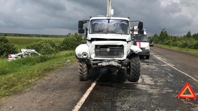 ДТП на  автодороге Тобольск-Вагай с участием автомобиля Форд Фокус и грузовика ГАЗ БКМ317.  9 июля 2019