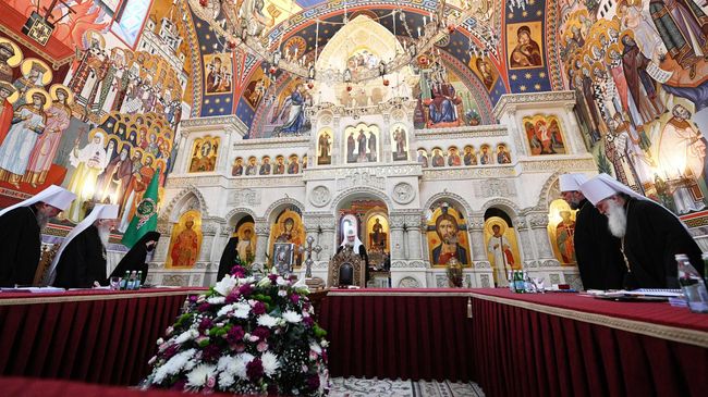Патриарх Московский и всея Руси Кирилл на заседании Священного Синода Русской православной церкви в Спасо-Преображенском Валаамском монастыре. 9 июля 2019 Патриарх Московский и всея Руси Кирилл на заседании Священного Синода Русской православной церкви в Спасо-Преображенском Валаамском монастыре. 9 июля 2019