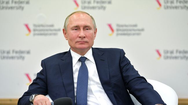 Президент РФ Владимир Путин на встрече со студентами и аспирантами во время посещения Уральского федерального университета Президент РФ Владимир Путин на встрече со студентами и аспирантами во время посещения Уральского федерального университета