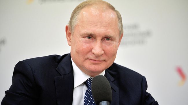 Президент РФ Владимир Путин на встрече со студентами и аспирантами во время посещения Уральского федерального университета Президент РФ Владимир Путин на встрече со студентами и аспирантами во время посещения Уральского федерального университета