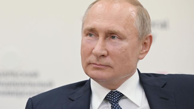Президент РФ Владимир Путин на встрече со студентами и аспирантами во время посещения Уральского федерального университета Президент РФ Владимир Путин на встрече со студентами и аспирантами во время посещения Уральского федерального университета