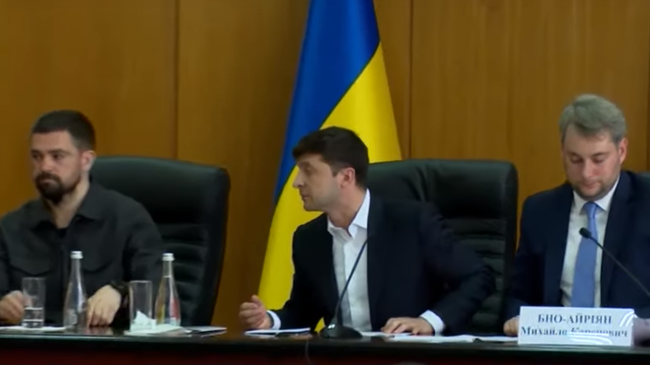 Президент Украины на совещании в Борисполе (Киевская область). Скриншот Президент Украины на совещании в Борисполе (Киевская область). Скриншот