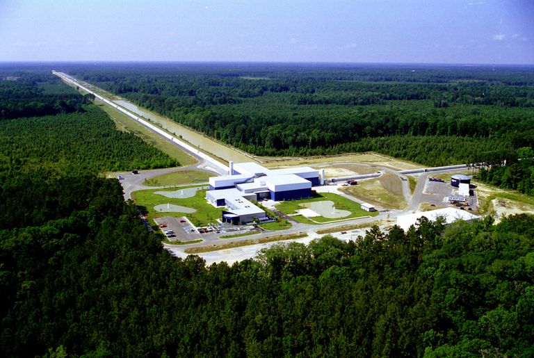 Лаборатория LIGO недалеко от Ливингстона, штат Луизиана