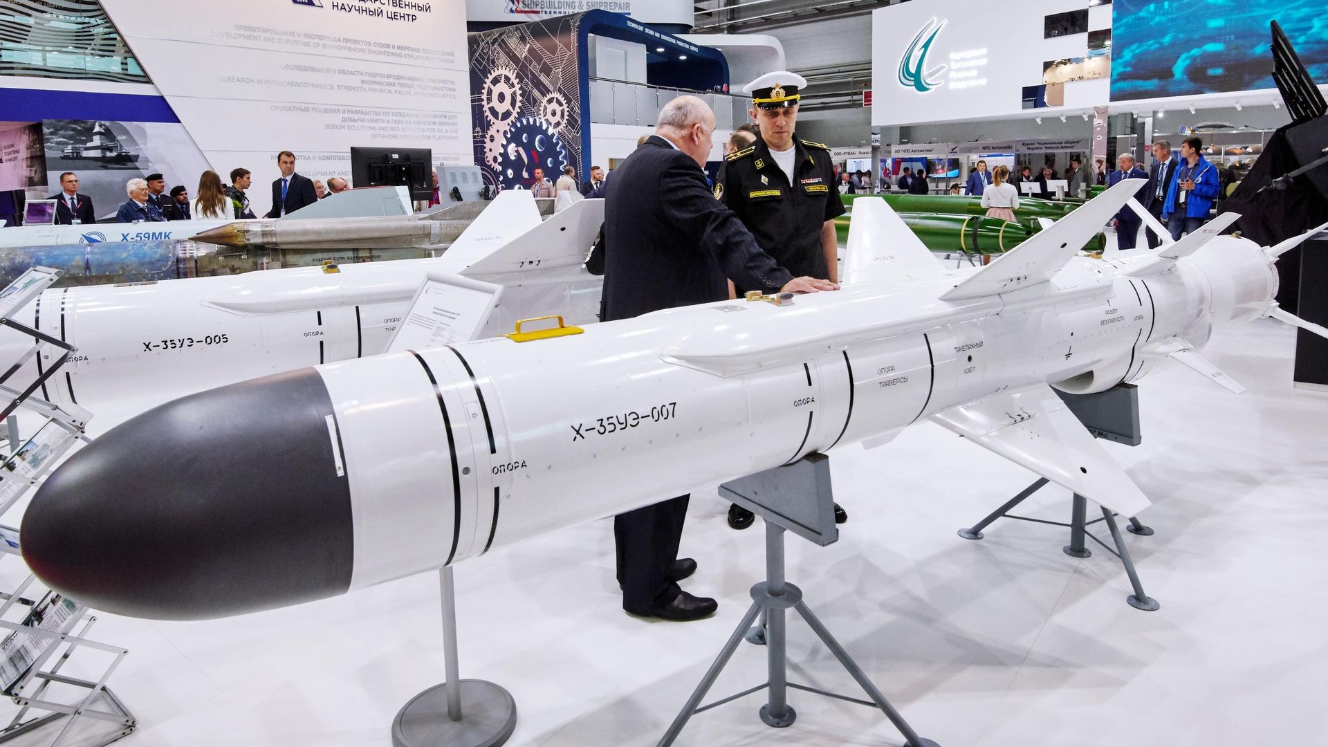 Макет тактической противокорабельной ракеты Х-35УЭ комплекса Уран на Международном военно-морском салоне в Санкт-Петербурге Макет тактической противокорабельной ракеты Х-35УЭ комплекса Уран на Международном военно-морском салоне в Санкт-Петербурге - РИА Новости, 1920, 24.01.2022