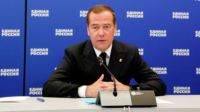 Дмитрий Медведев во время встречи с делегацией украинской партии Оппозиционная платформа - за жизнь Дмитрий Медведев во время встречи с делегацией украинской партии Оппозиционная платформа - за жизнь