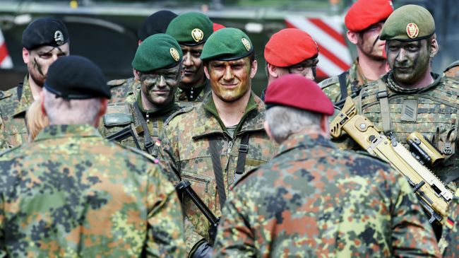 Солдаты армии Бундесвера на практике Объединённой оперативной группы повышенной готовности НАТО в Мюнстере, Германия Солдаты армии Бундесвера на практике Объединённой оперативной группы повышенной готовности НАТО в Мюнстере, Германия