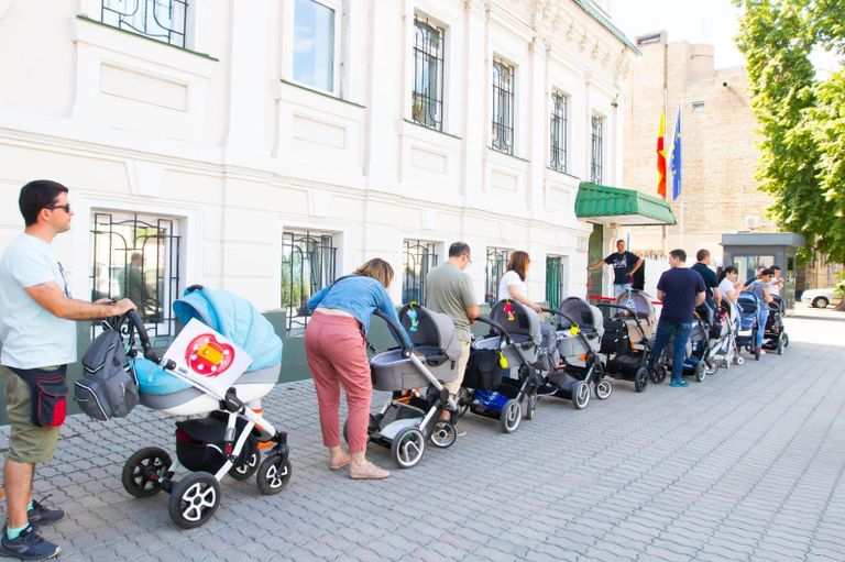 Акция протеста перед испанским посольством в Киеве Акция протеста перед испанским посольством в Киеве