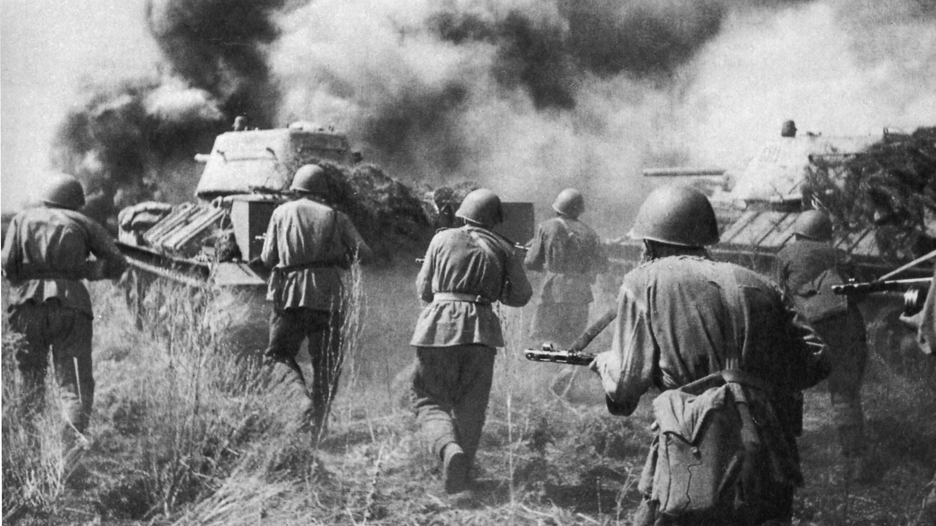 Советские танки Т-34 атакуют в районе Прохоровки. 12 июля 1943 года Советские танки Т-34 атакуют в районе Прохоровки. 12 июля 1943 года - РИА Новости, 1920, 09.02.2023
