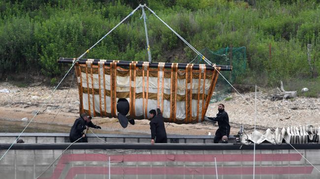 Погрузка и отправка второй партии косаток в бухте Средняя Погрузка и отправка второй партии косаток в бухте Средняя