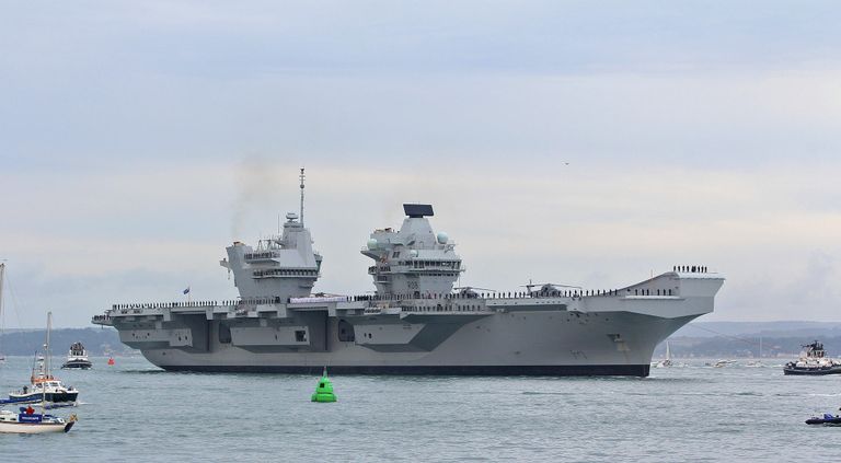 Авианосец HMS Queen Elizabeth