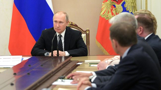 Президент РФ Владимир Путин проводит совещание с постоянными членами Совета безопасности. 12 июля 2019 Президент РФ Владимир Путин проводит совещание с постоянными членами Совета безопасности. 12 июля 2019