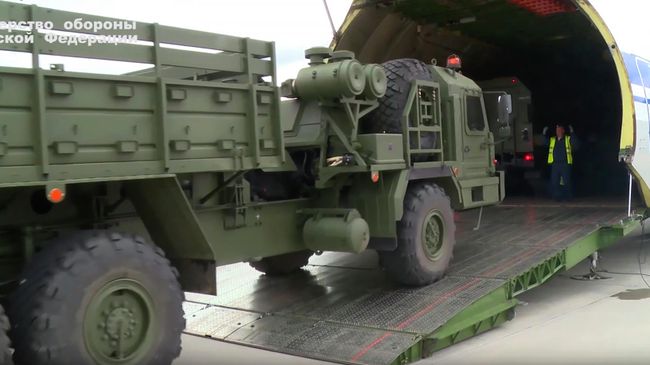 Поставка первой партии имущества из состава зенитной ракетной системы С-400 в Турцию Поставка первой партии имущества из состава зенитной ракетной системы С-400 в Турцию