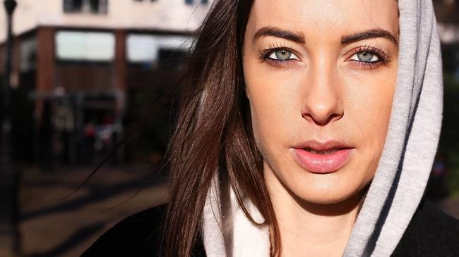 Блогер Instagram и YouTube Эмили Хартридж Блогер Instagram и YouTube Эмили Хартридж