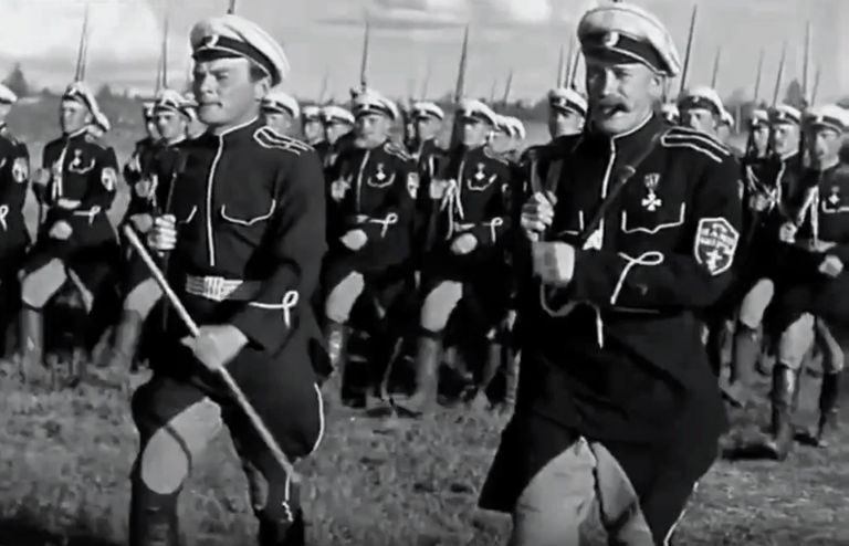 Каппелевцы, психическая атака (Кадр из к/ф Чапаев 1934 года)