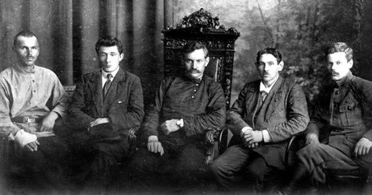 КОМУЧ первого состава — И. М. Брушвит, П. Д. Климушкин, Б. К. Фортунатов, В. К. Вольский (председатель) и И. П. Нестеров