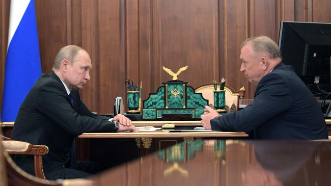 Президент РФ Владимир Путин и президент торгово-промышленной палаты РФ Сергей Катырин во время встречи. 15 июля 2019 Президент РФ Владимир Путин и президент торгово-промышленной палаты РФ Сергей Катырин во время встречи. 15 июля 2019