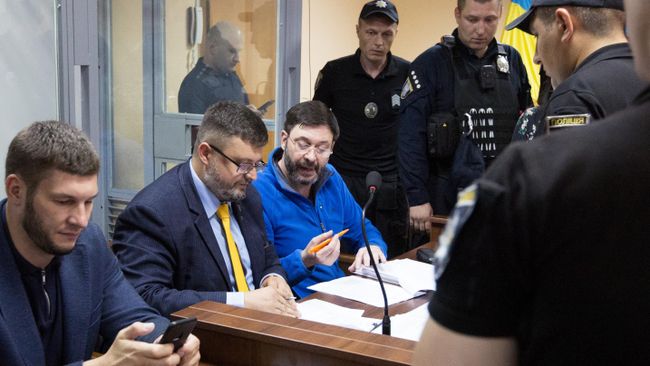 Руководитель портала РИА Новости Украина Кирилл Вышинский на заседании Подольского районного суда Киева. 15 июля 2019 Руководитель портала РИА Новости Украина Кирилл Вышинский на заседании Подольского районного суда Киева. 15 июля 2019