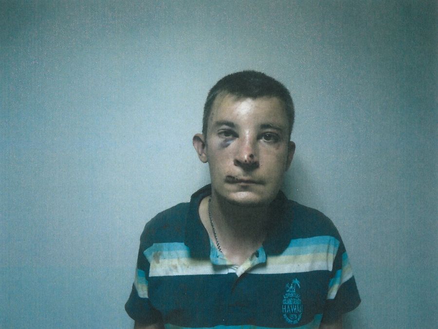 Бывший заключенный тюрьмы на территории аэропорта в Мариуполе