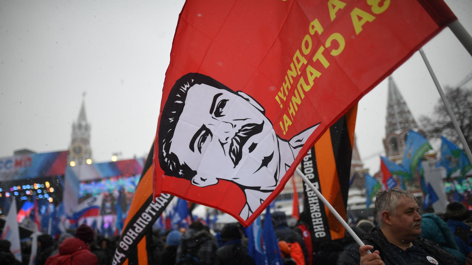 Участники митинга-концерта Россия в моем сердце! на Васильевском спуске в Москве Участники митинга-концерта Россия в моем сердце! на Васильевском спуске в Москве - РИА Новости, 1920, 18.09.2023