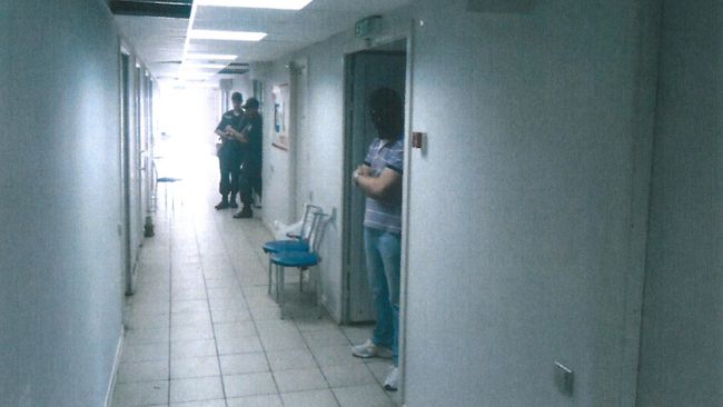 Коридор тюрьмы на территории аэропорта в Мариуполе Коридор тюрьмы на территории аэропорта в Мариуполе